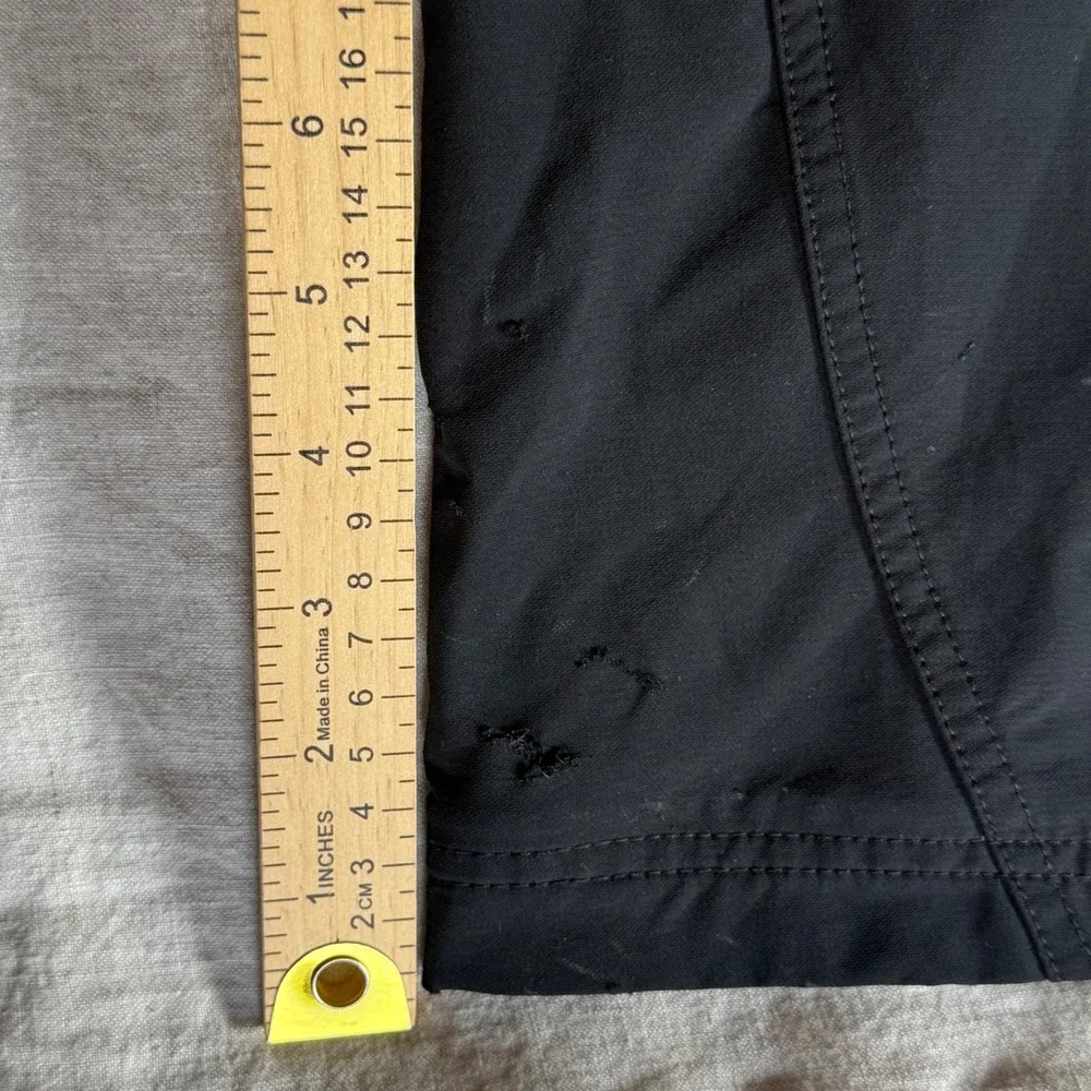 Mountain Hardwear Hiking Pants Mens M Short Black Good Softshell OM3508 Flaw